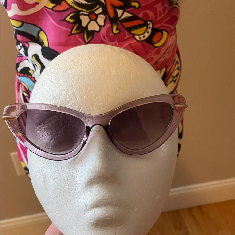 Chic Purple Cat-Eye Sunglasses